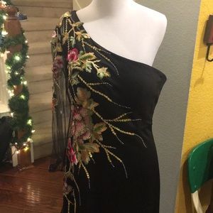 Bought overseas. Says size xl but fits us 6-8.