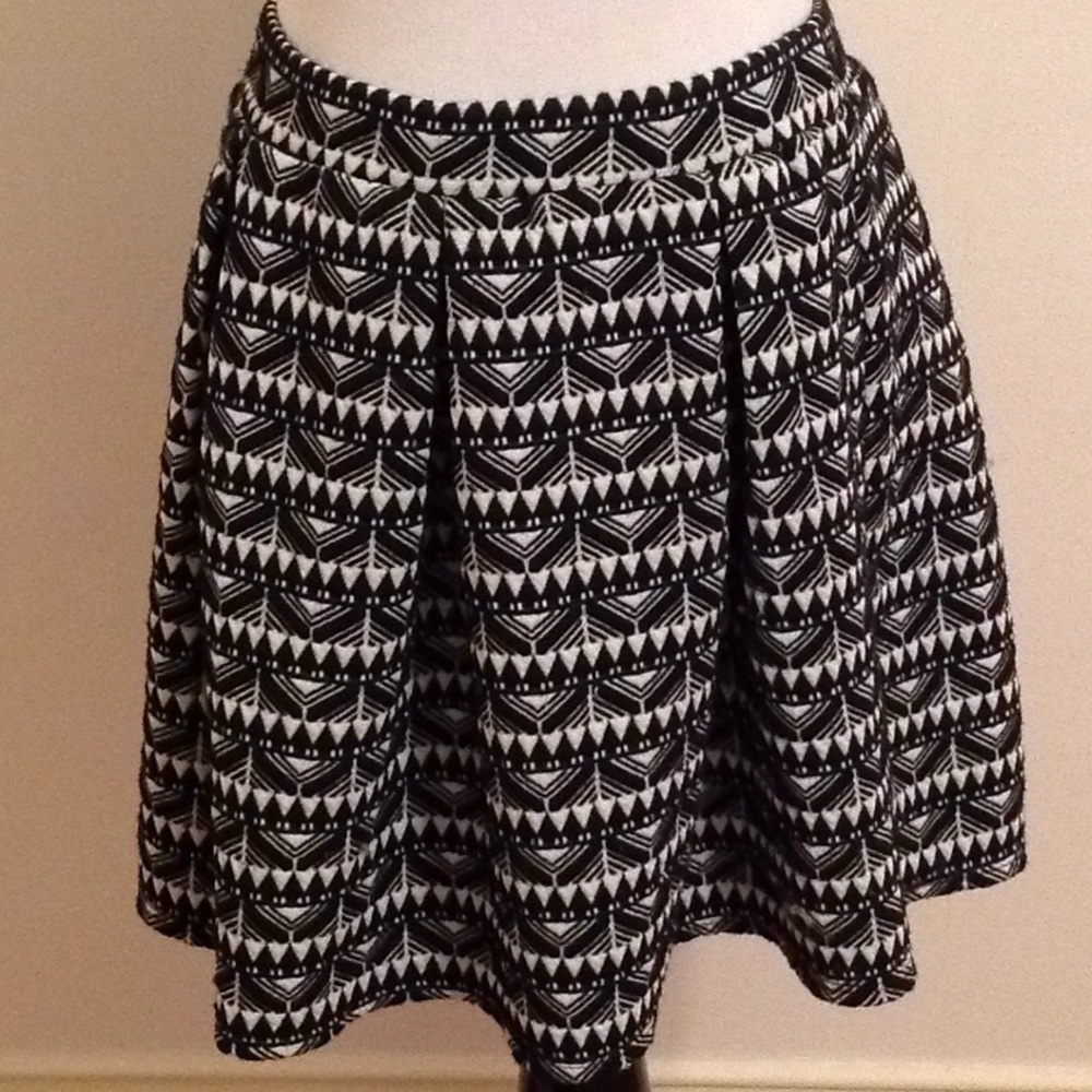 Joe B skater style mini skirt in black and white M