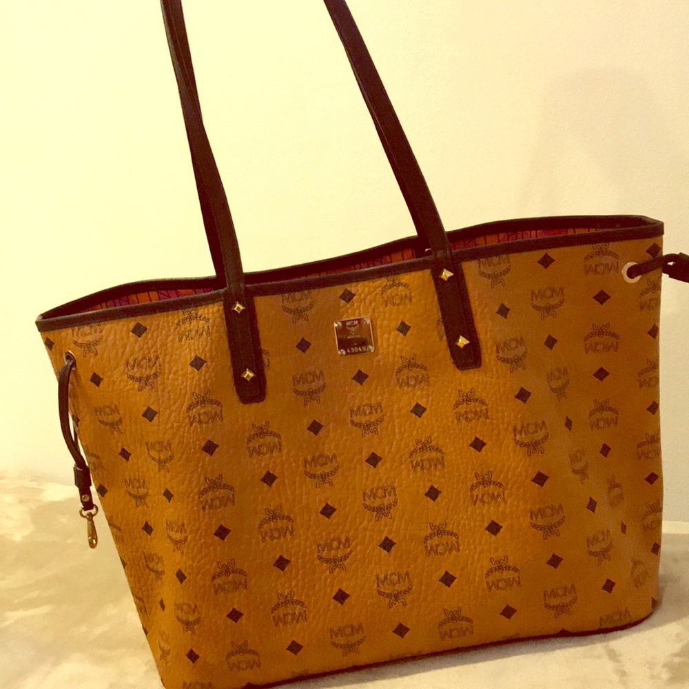 🚫SOLD🚫 Reversible MCM Shopper 3–in-1