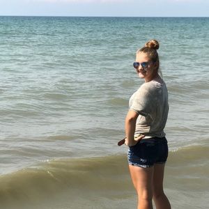 Meet your Posher, Elyse