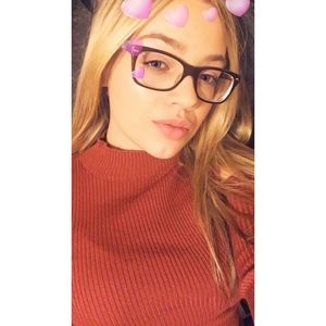 Meet your Posher, Brenna