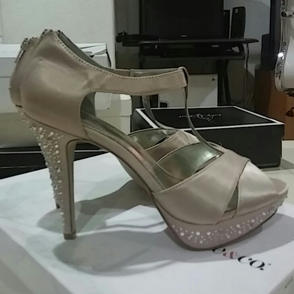 Heels👠 - Picture 3 of 5