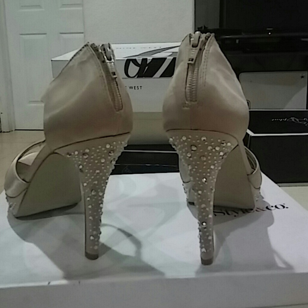 Heels👠 - Picture 4 of 5