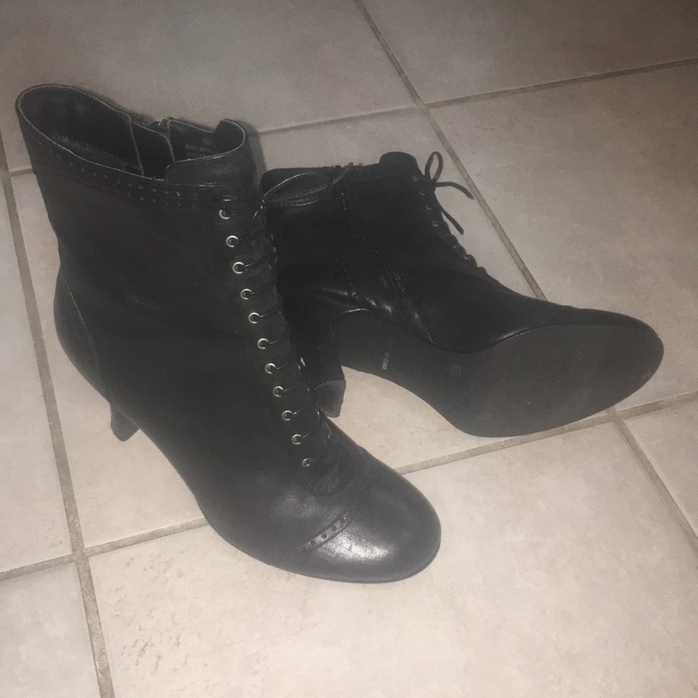 💥BLACK LEATHER APOSTROPHE ANKLE BOOTS💥