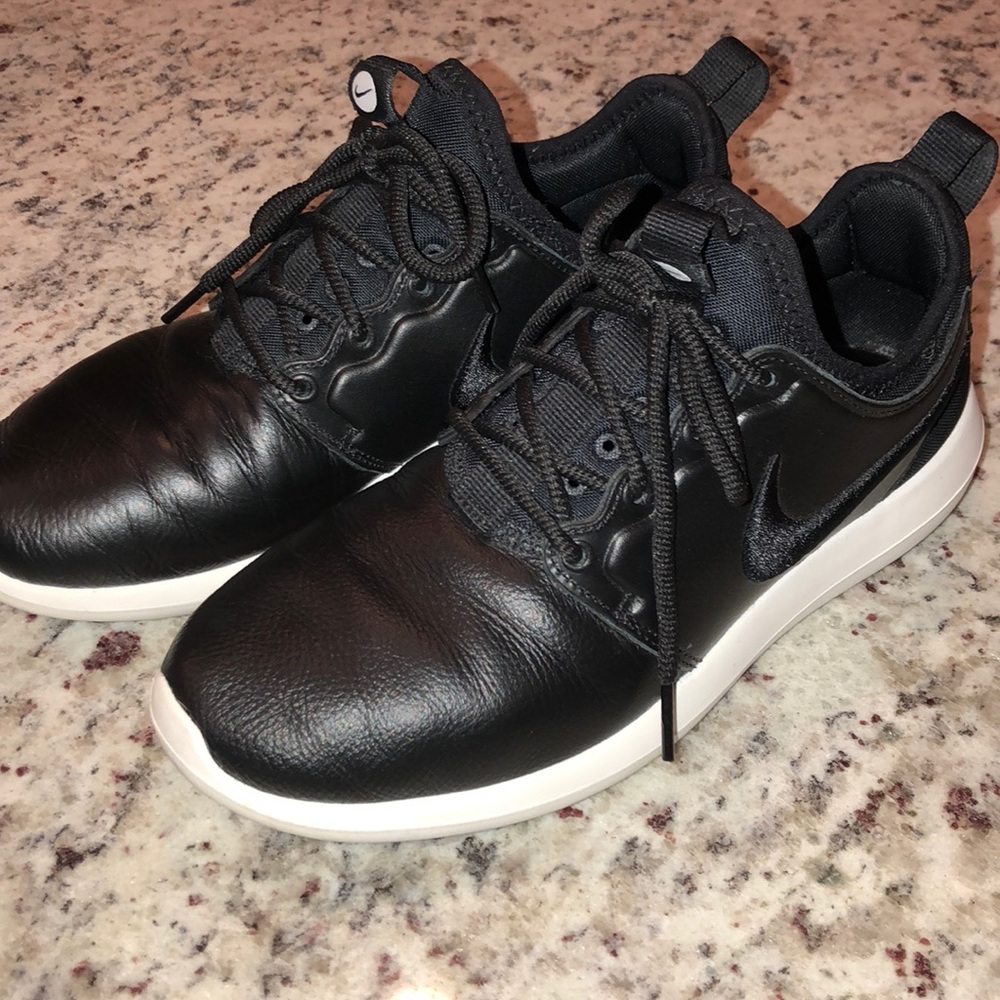 Black nike roshe 2