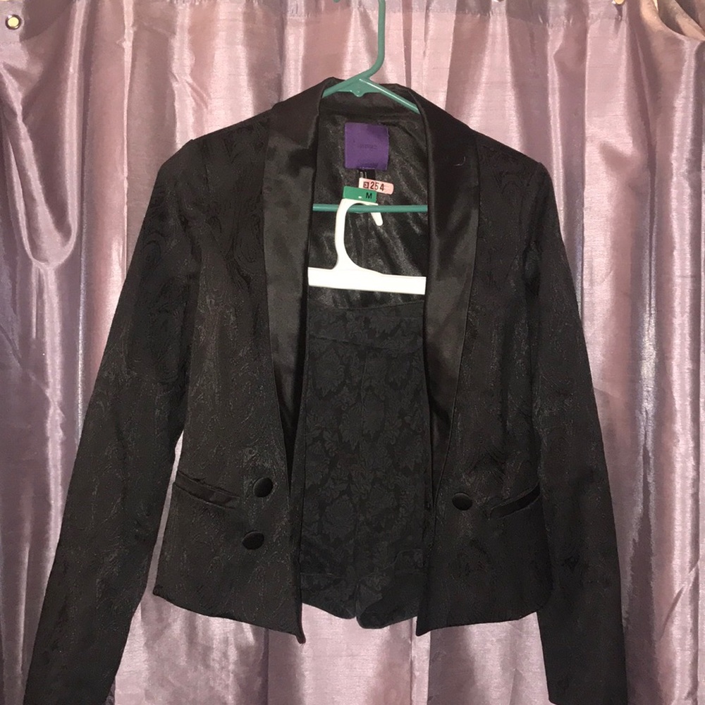 Blazer/ high wasted shorts combo