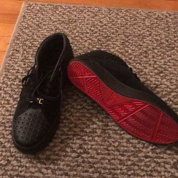 Shoe - Picture 2 of 2