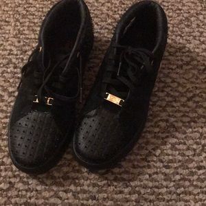 Shoe