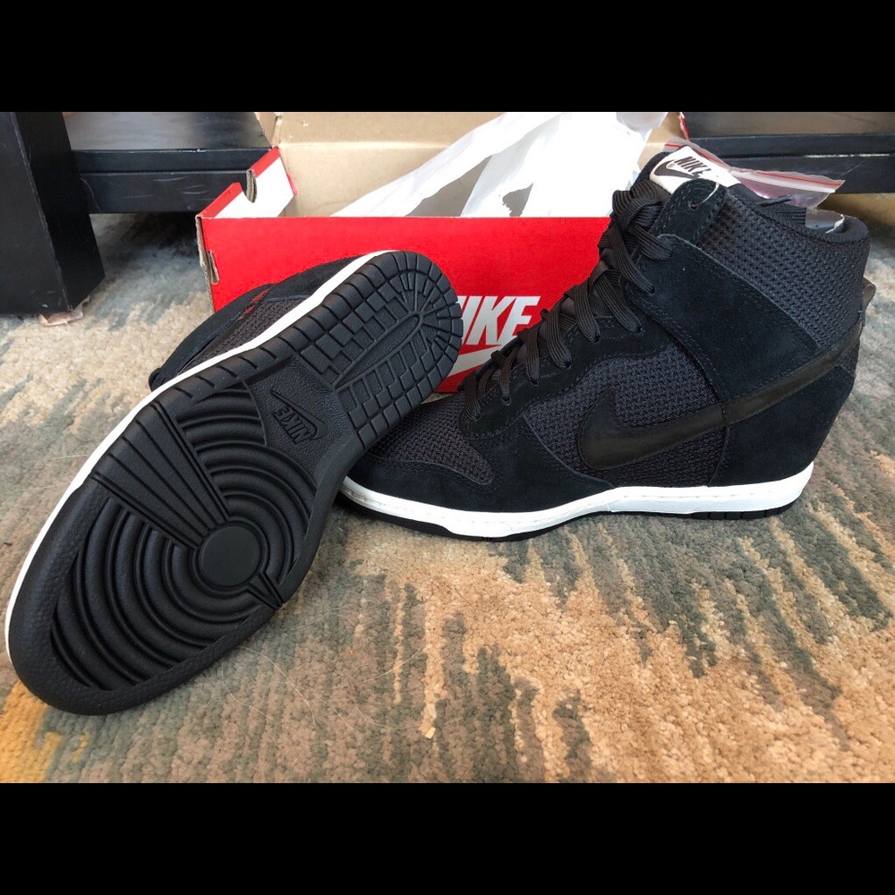 BNWT size 6.5 Nike Women’s Dunk Sky Hi Essential