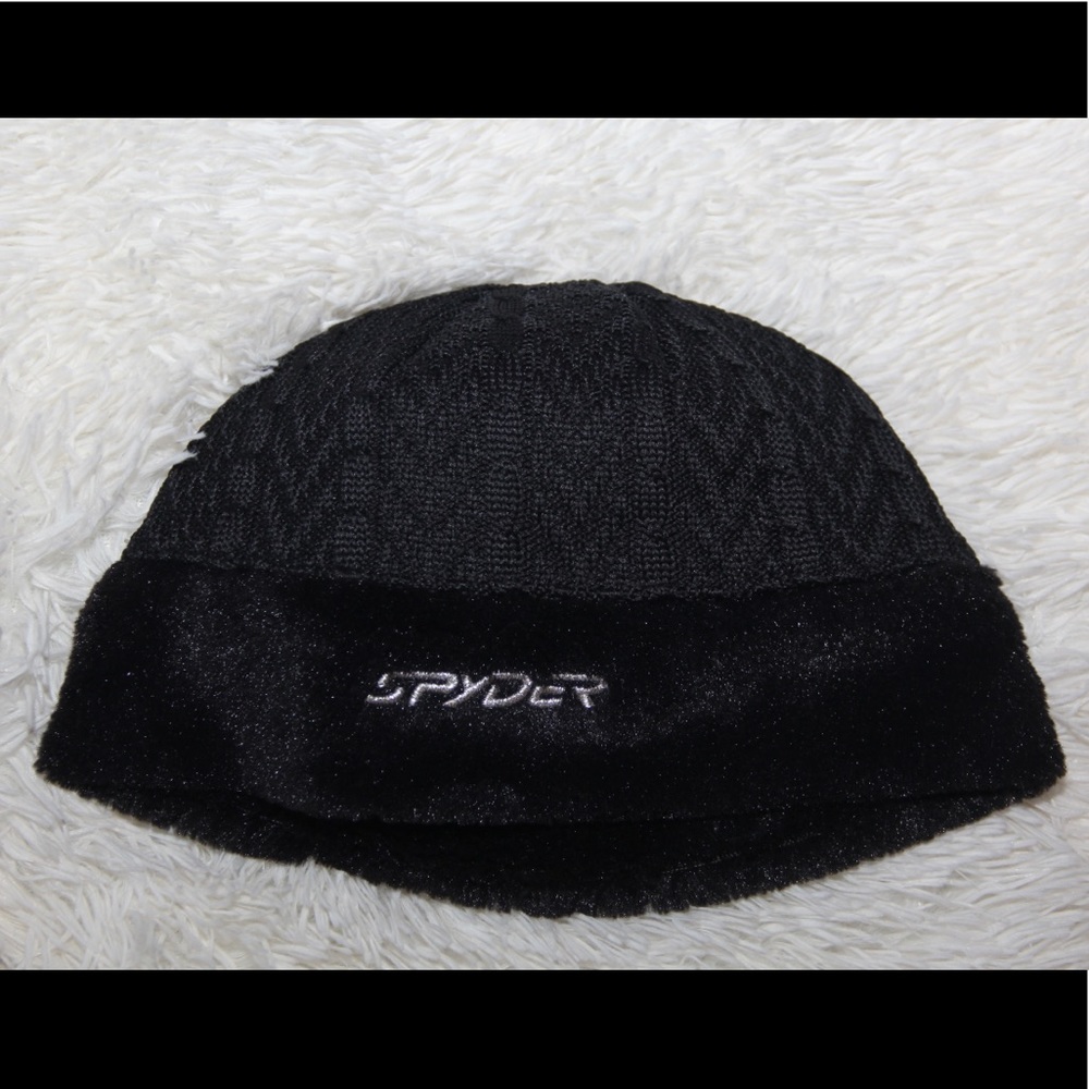 A black Spyder hat