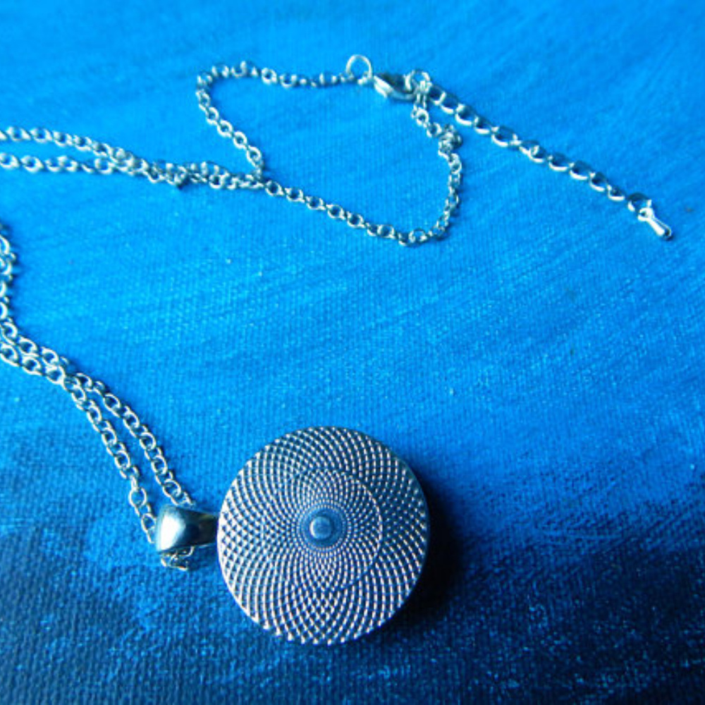 triple Moon Goddess Necklace earring stud set NEW - Picture 4 of 4