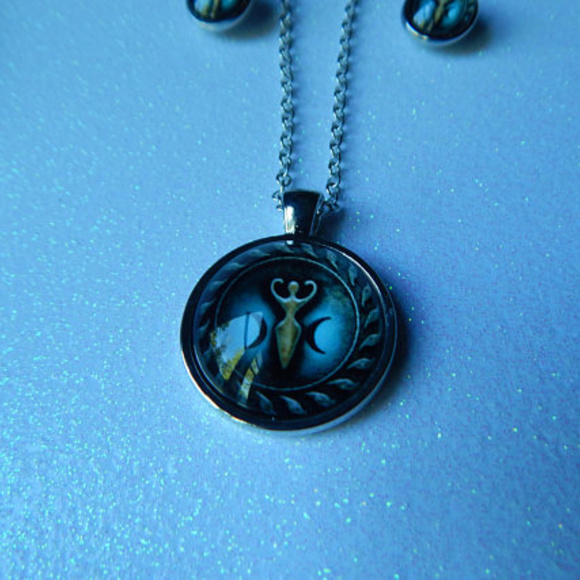 triple Moon Goddess Necklace earring stud set NEW - Picture 3 of 4
