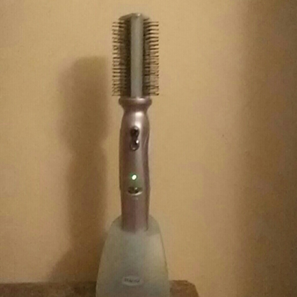 A spinning brush for any hair