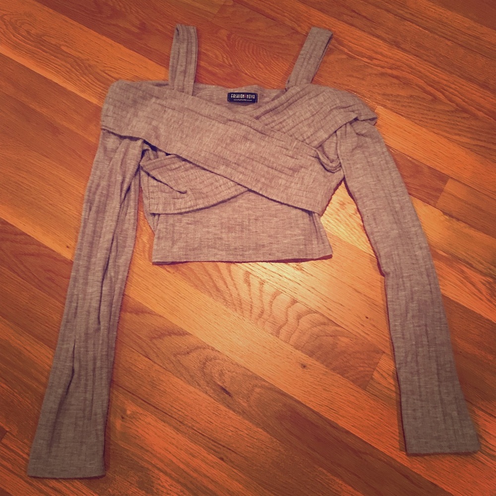 Fashion Nova long sleeve crop top