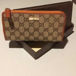 Woman’s Gucci Wallet