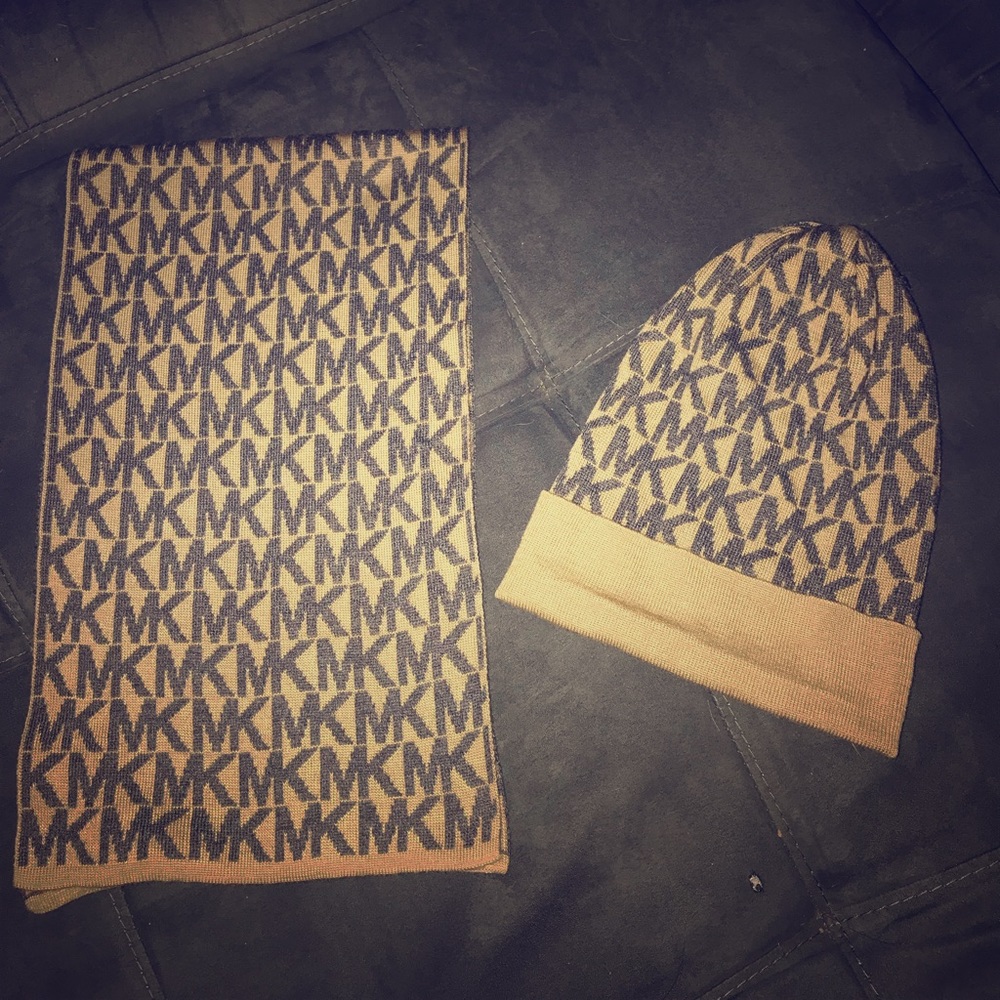 Matching Michael Kors scarf and hat TAGS ON