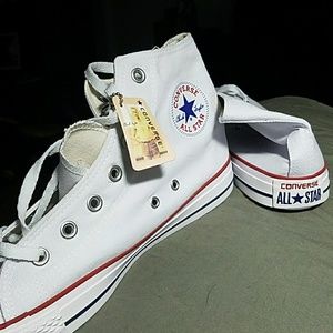 M7 W8.5 NWT White high top Converse