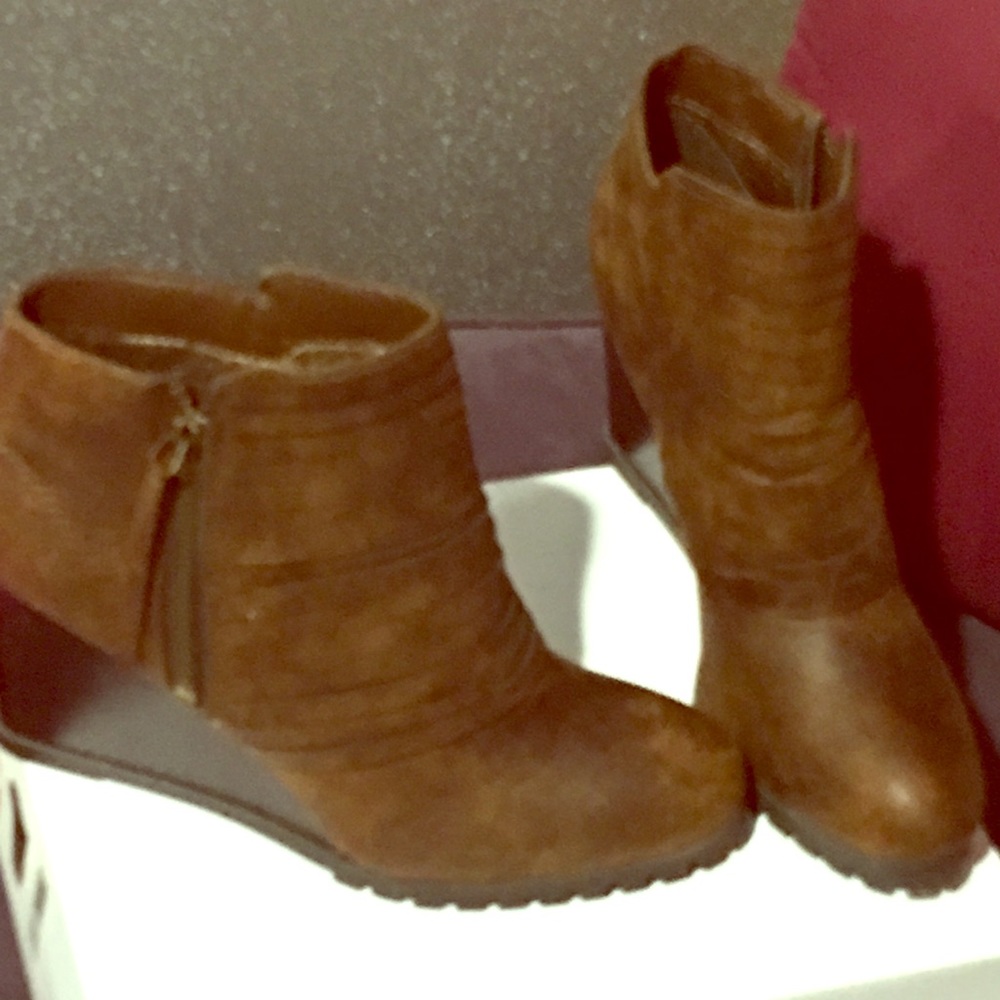 NWT Jazzy pair of wedge booties by sugar sz 9 1/2