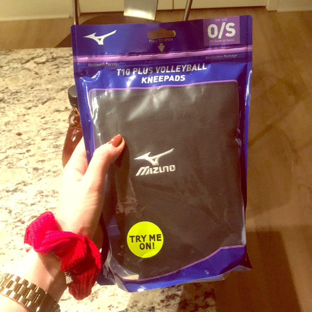 NWT MIZUNO VolleyBall Kneepads