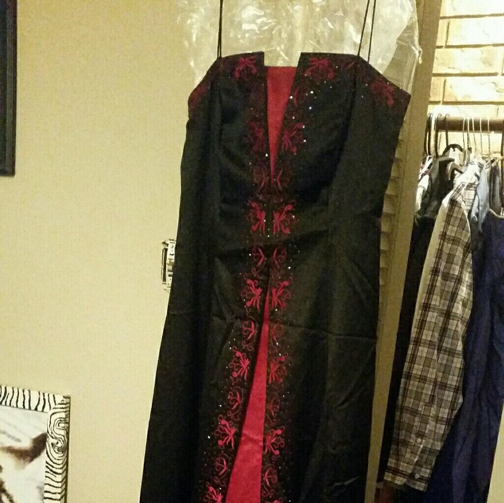 Black and red prom dress. Size 14