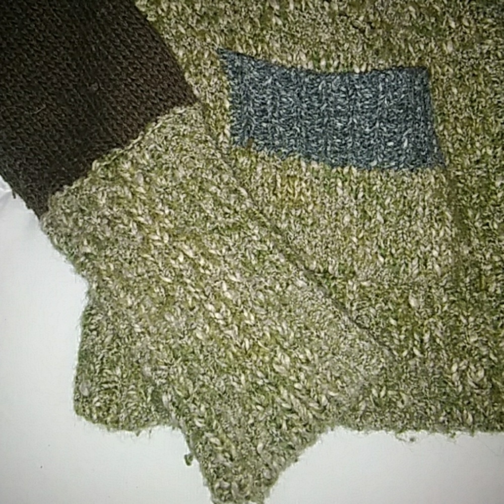BKE Sweater - Picture 3 of 5