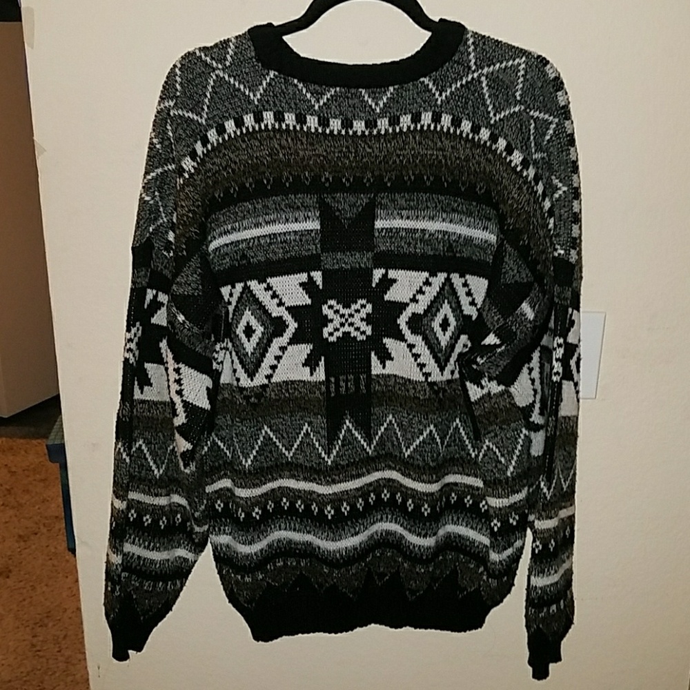 Cozy knitted tribal print sweater