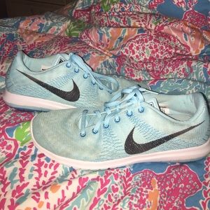 Lightly used Nike tennis shoes