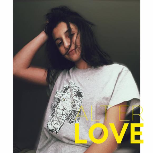 Meet your Posher, Sarah - Picture 1 of 1