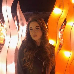 Meet your Posher, Chloe