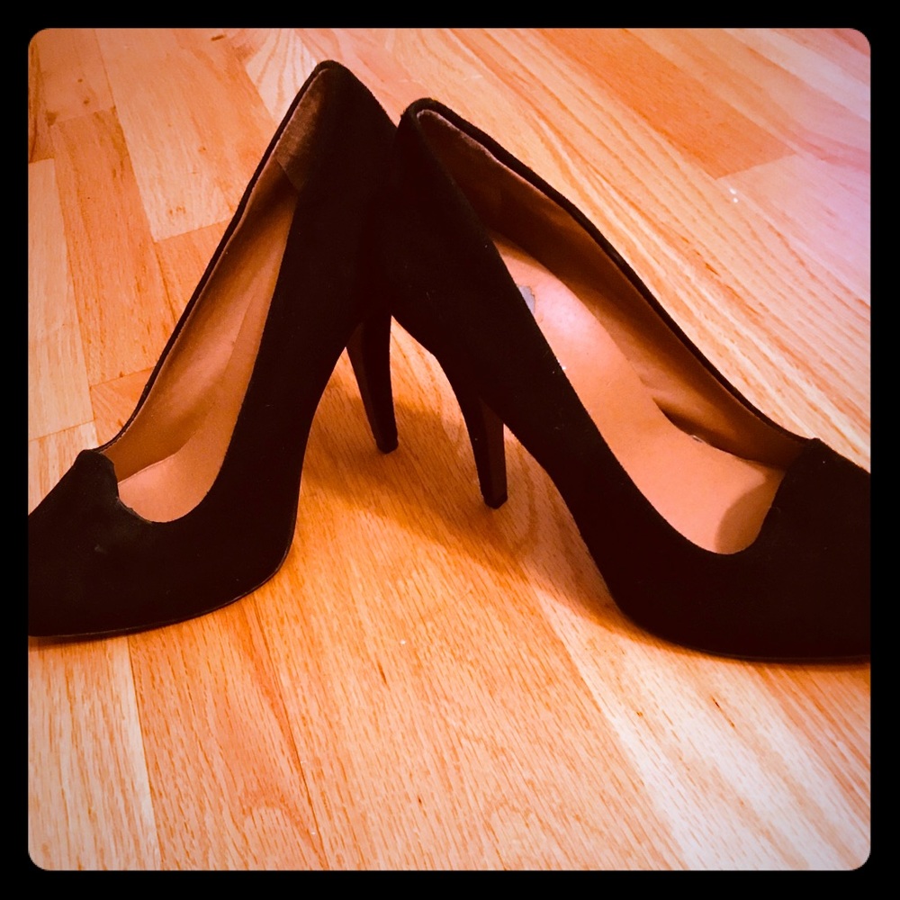 BRAND NEW* Cynthia Rowley Black Suede Pumps