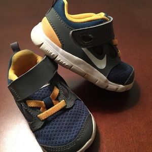 Gently used toddler shoes