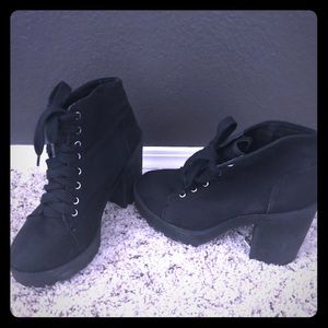 Black heeled bootie h&m Divided