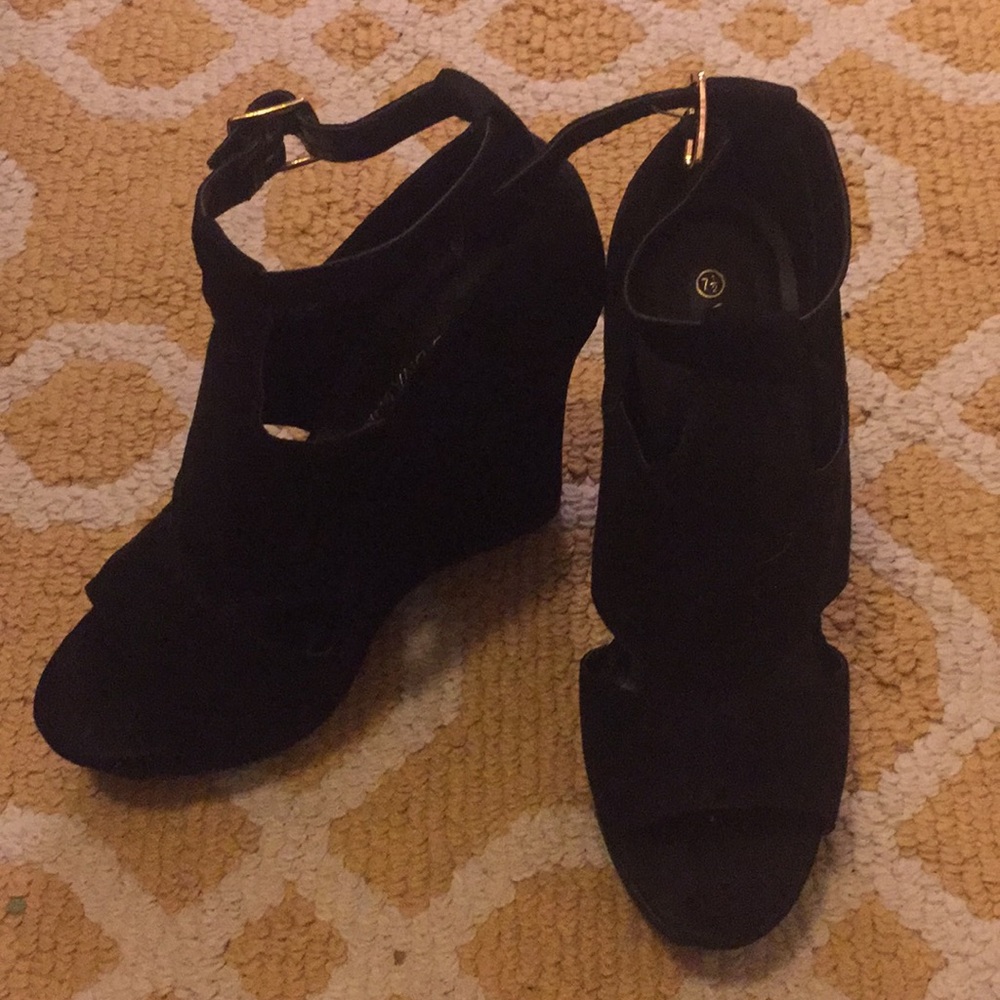 Black Wedges