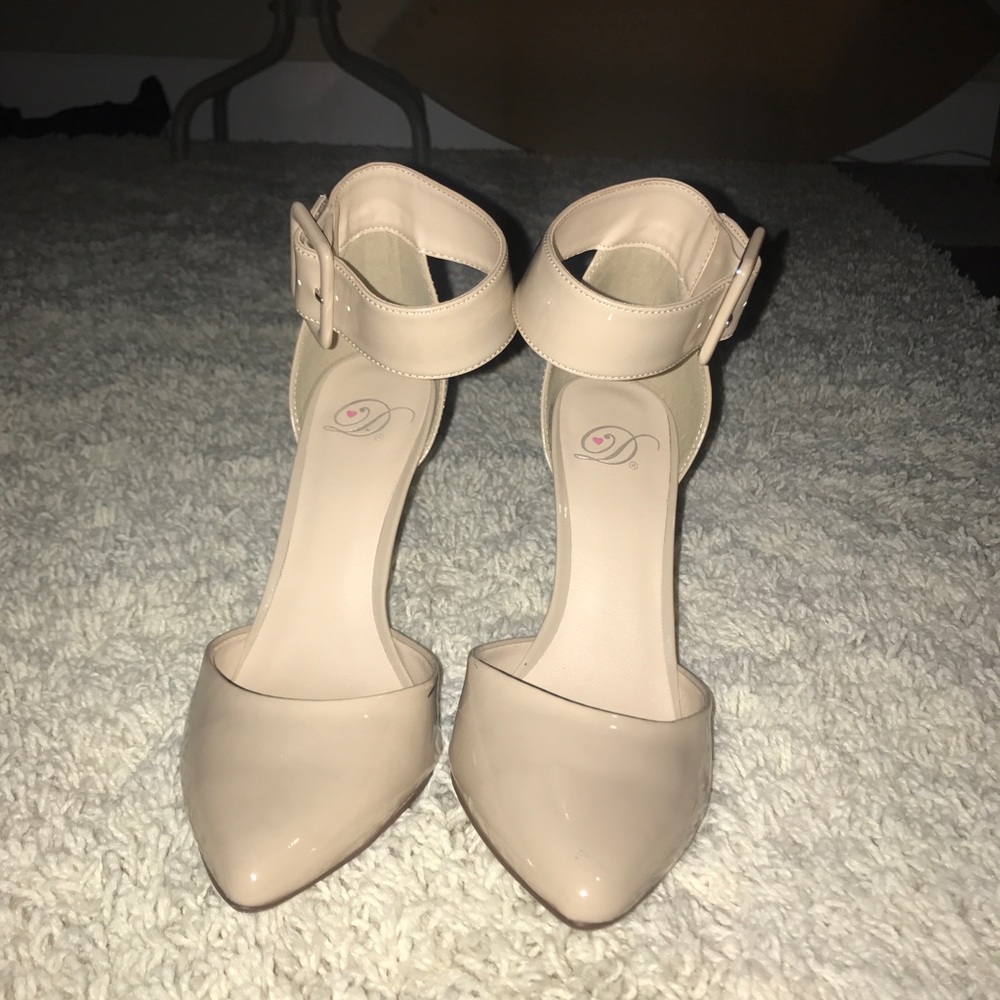 Closed toed nude heels
