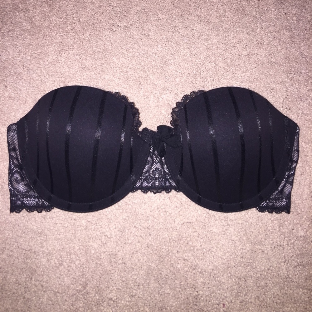 Black lace strapless bra