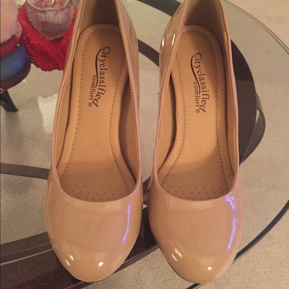 Brand new nude heels size 8.5