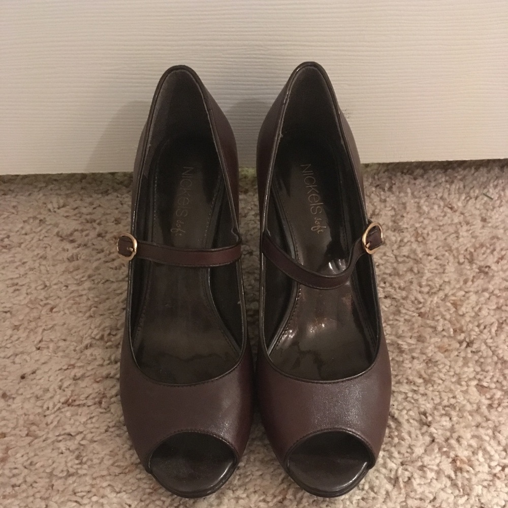 Brown peep toe heels!