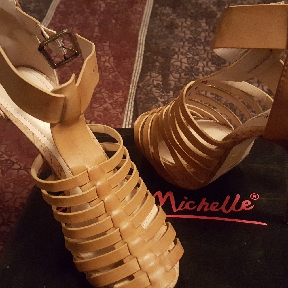 Anne Michelle Safe-22 Platform Sandals