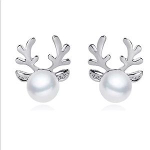 Pearl Reindeer Earrings!
