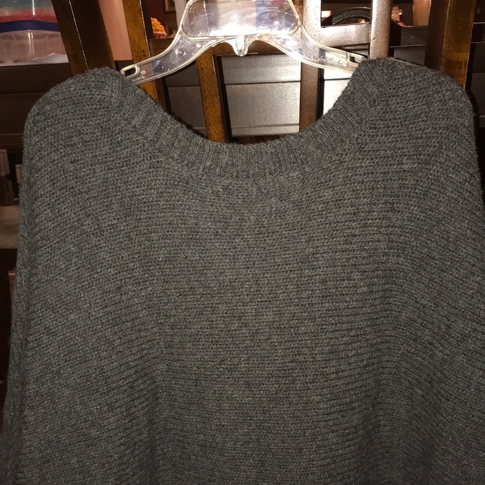 Vince Poncho-like Sweater Gorgeous!!!  Like New!! - Picture 5 of 5