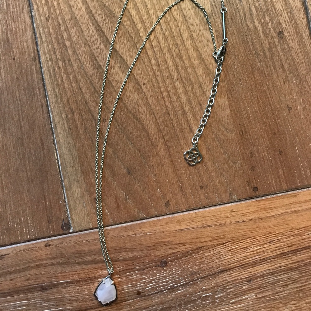 Kendra Scott necklace