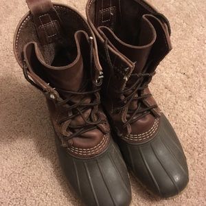LL Bean duck boot, dark brown! Women’s 6-7/youth 4