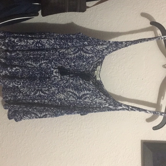 I am selling a shirt - Picture 1 of 4