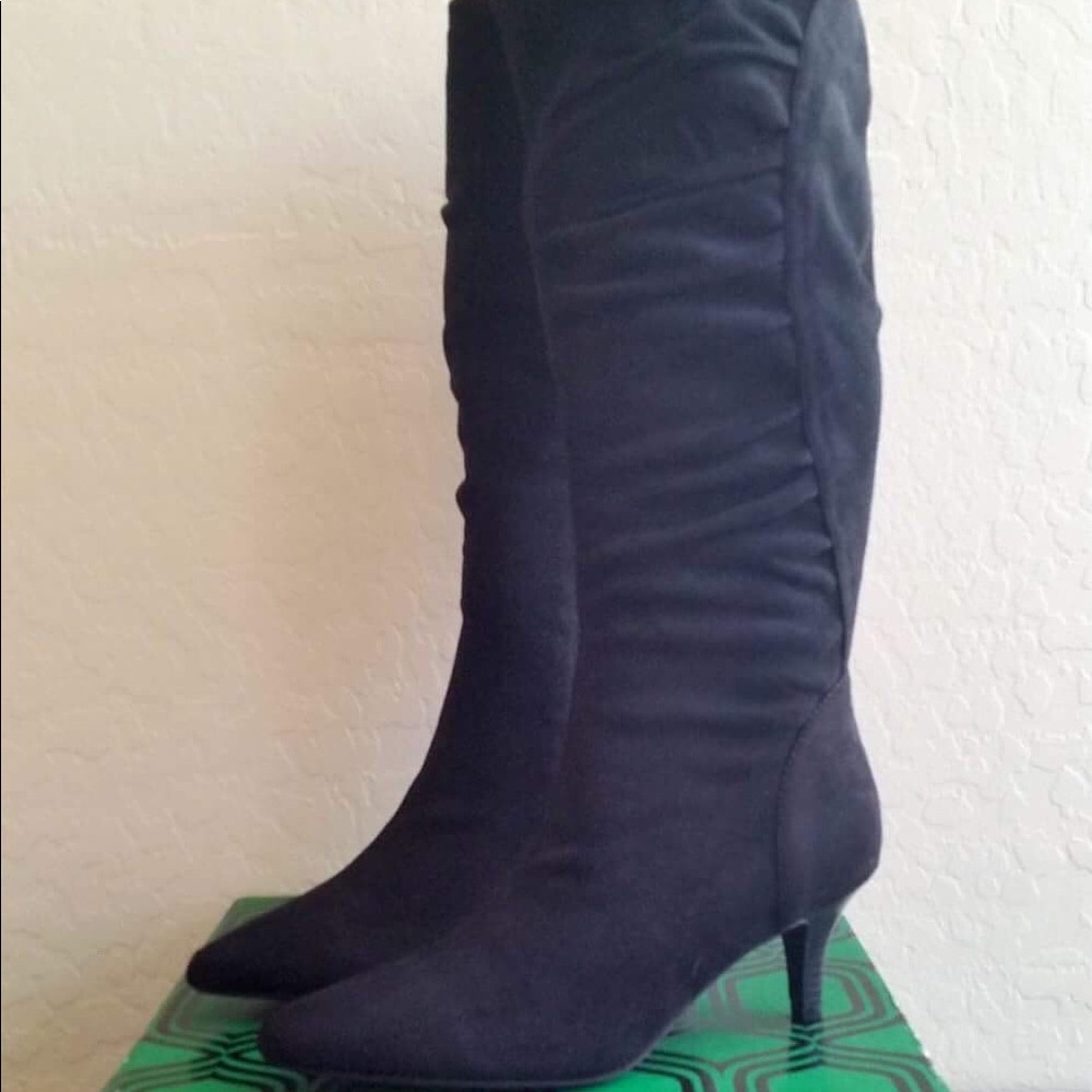 East 5th ladies boots. Size 5.5