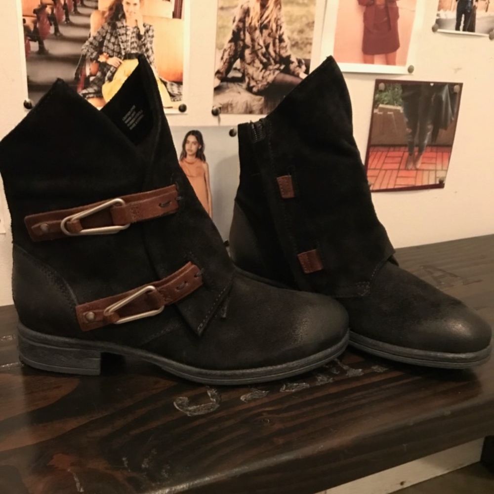NWT Yeats Boot