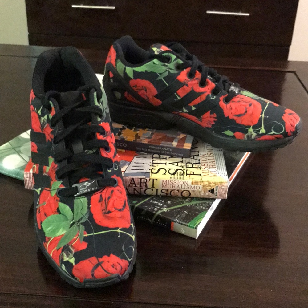ADIDAS NWOT WOMANS SIZE 8.5 TORSION RUNNING SHOE