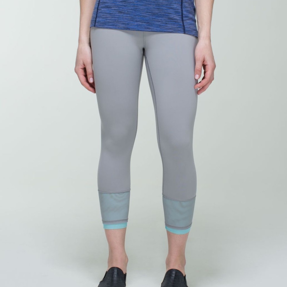 NWOT lululemon find your flow crops hsil 4