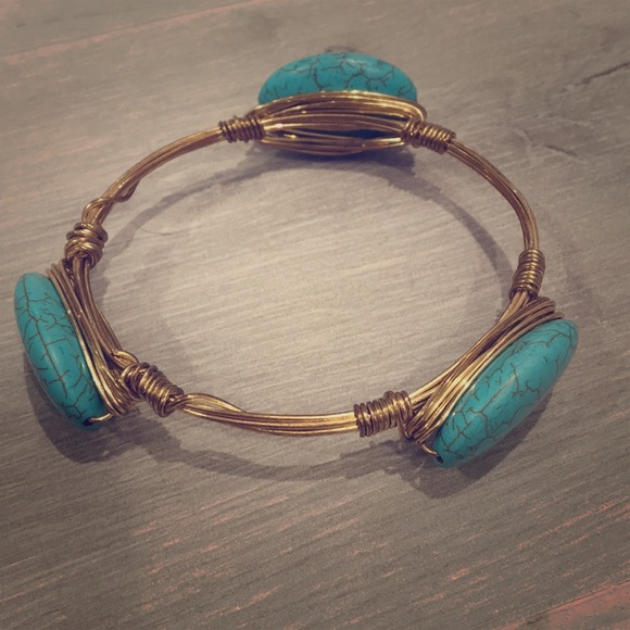🎉PRICE DROP🎉 Gold wrapped bangle - Picture 1 of 3