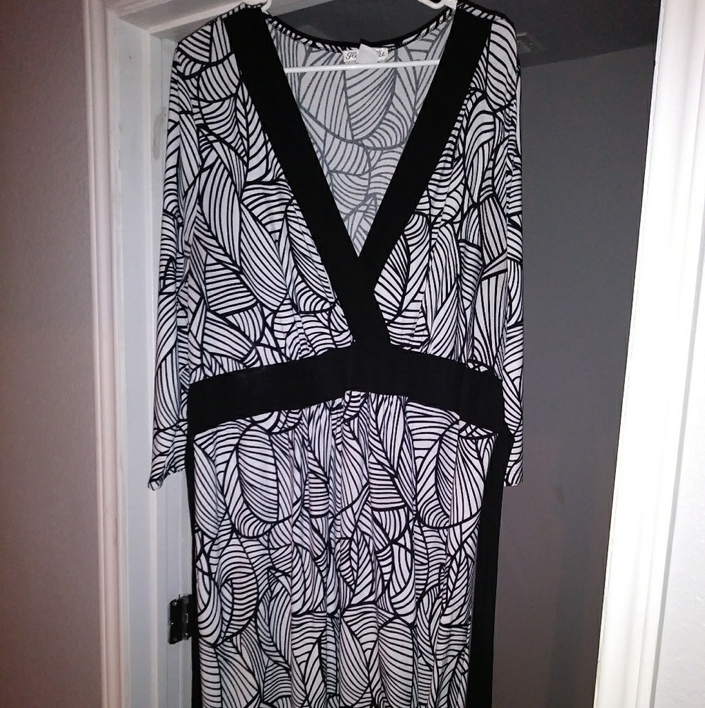 Black & White v-neck dress