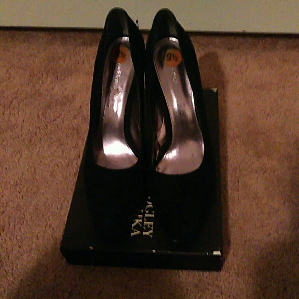 Calvin klein sweed heels